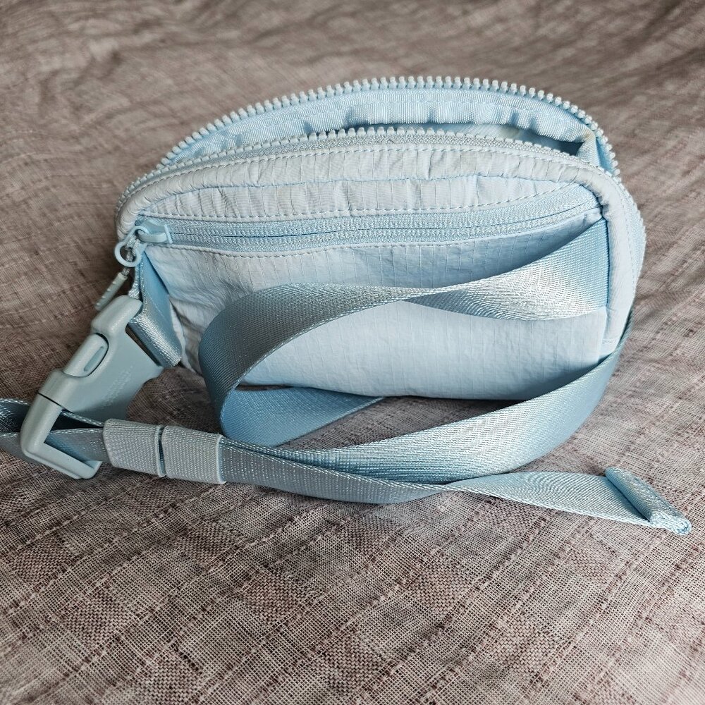 NEW! Lululemon Everywhere Belt Bag, 1L, Windmill - Picture 5 of 8